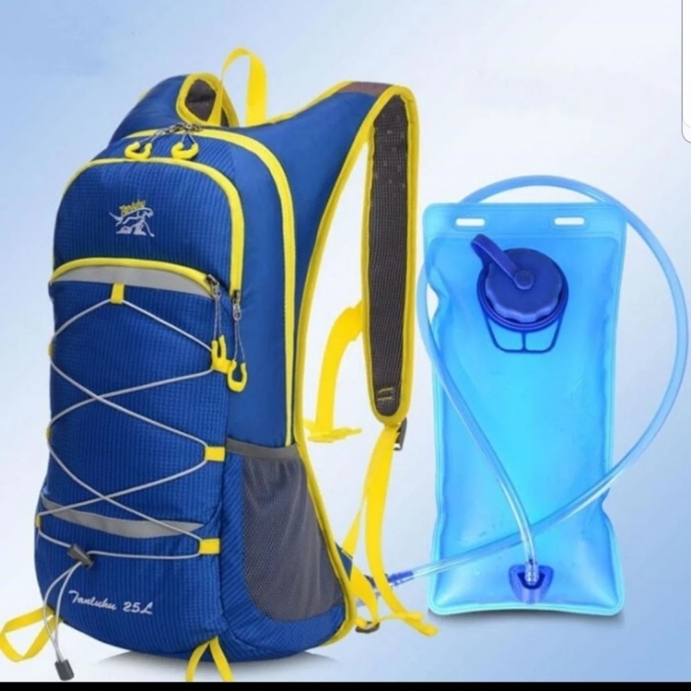 Hydration Backpack With 2L Bladder - Picture 3 of 8